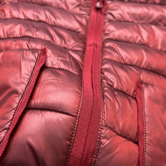 Sisley burgundy red lightweight puffer coat - Picture 5 of 7